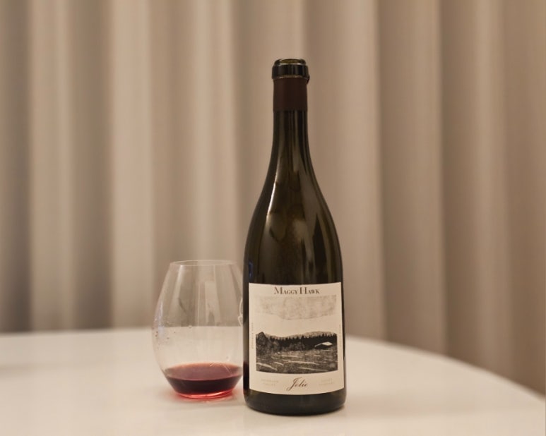 매기 호크 졸리 피노 누아