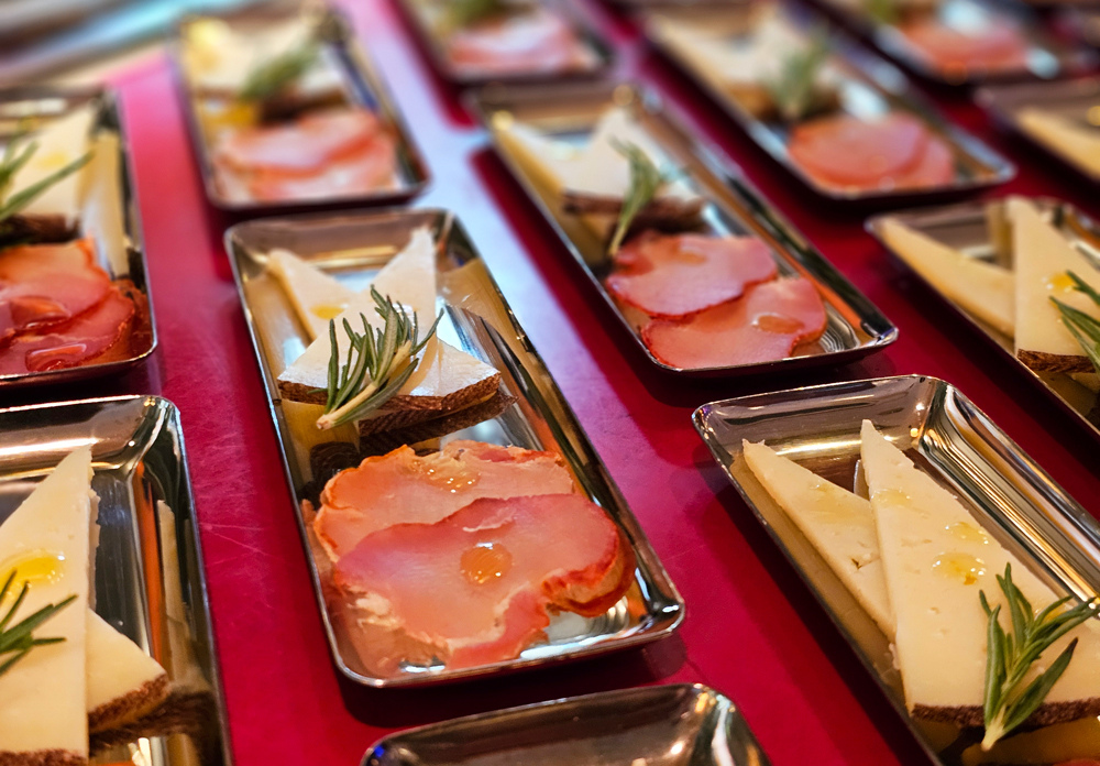 사랑받는 와인 안주, 하몽의 다양한 종류와 등급, 변주에 대하여