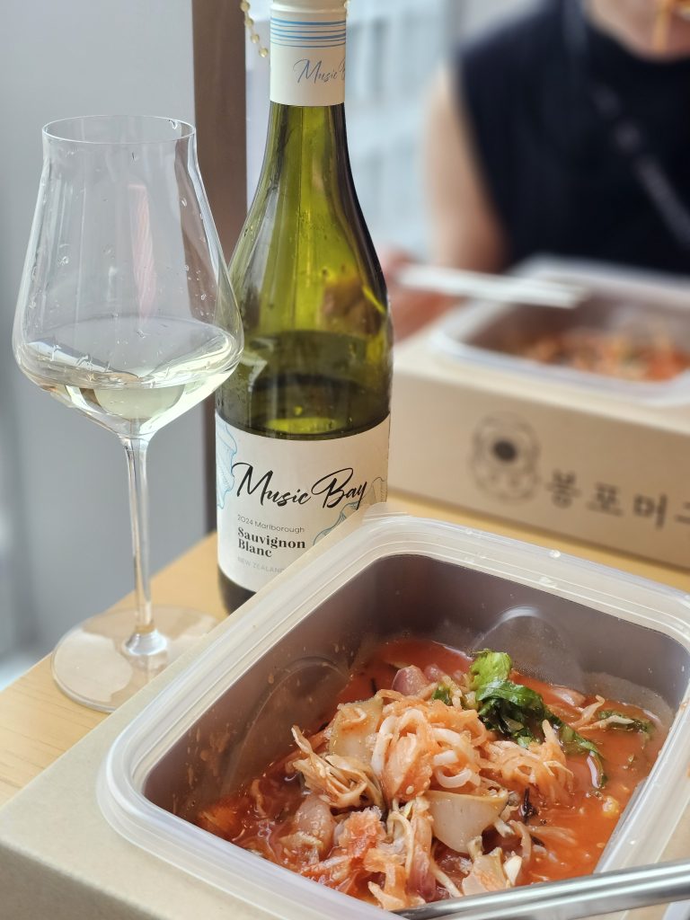 한여름 물회엔 어떤 와인을 마실까? 말보로 소비뇽 블랑!